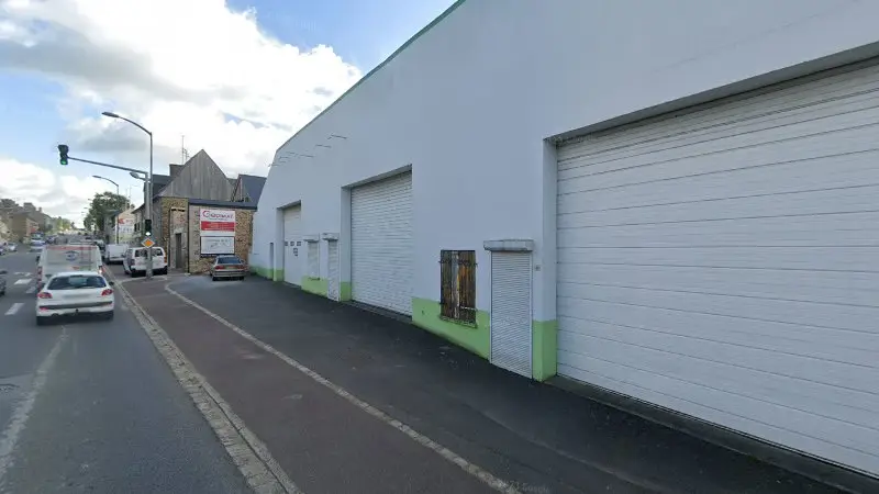 Vue de la rue devant La Maison du Pneu Hareau - Roulette - Parigny, Grandparigny