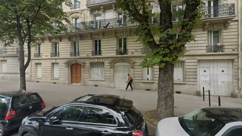 Vue de la rue devant Euroglass Paris 19, Paris