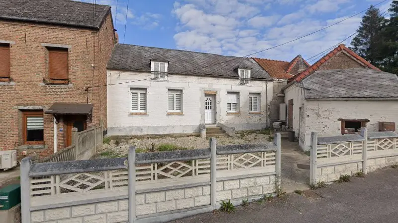 Vue de la rue devant Wargn'Auto, Wargnies-le-Grand