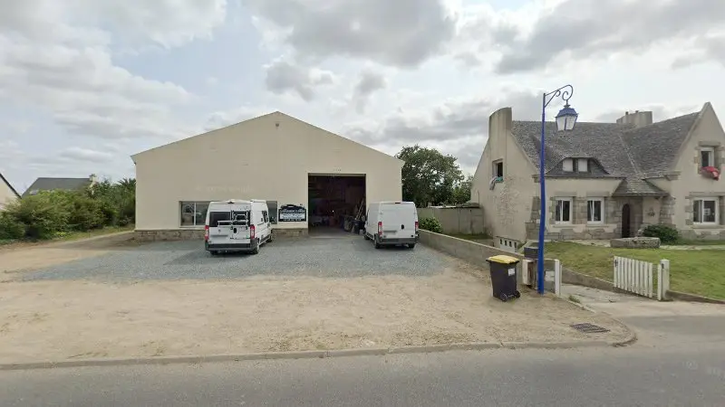 Vue de la rue devant Cloarec Lucien, Plounévez-Lochrist