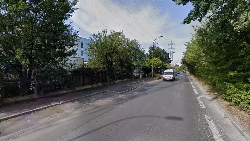 Vue de la rue devant Khabil Auto Garage, Rosny-sous-Bois