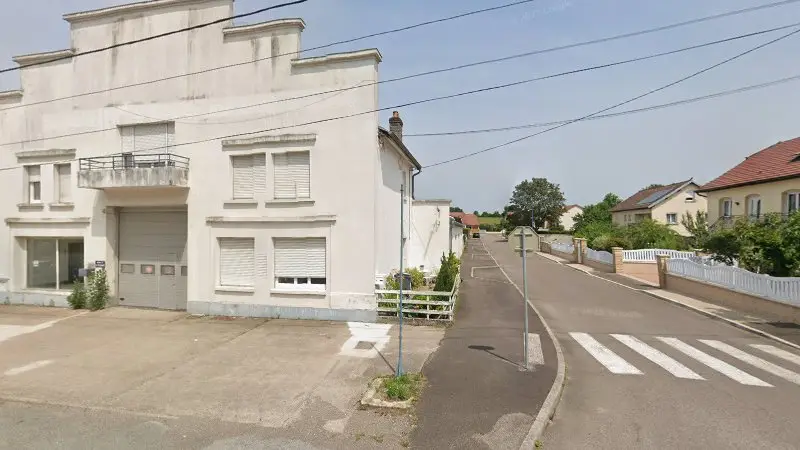 Vue de la rue devant Carrosserie ESPACE CARROSSERIE LURON, Lure