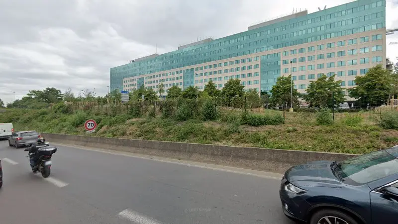 Vue de la rue devant Auto Vo 92, Asnières-sur-Seine