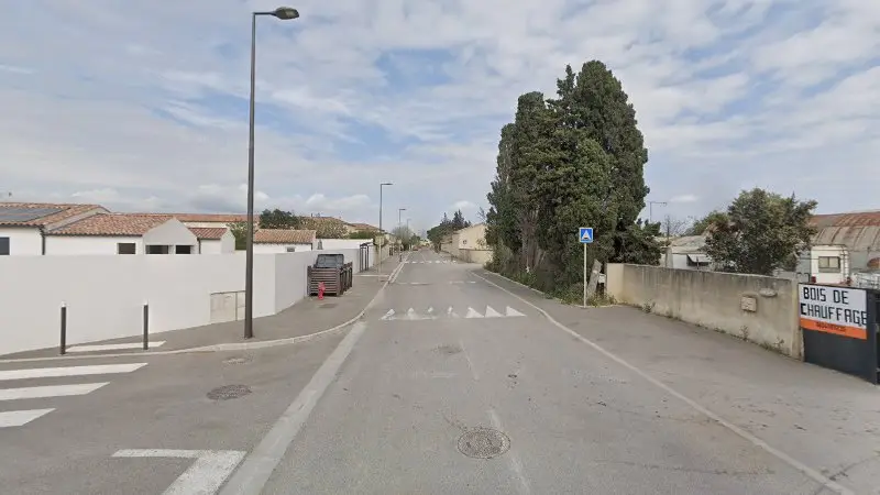 Vue de la rue devant Chassis Révov 13, Fos-sur-Mer
