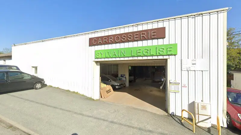 Vue de la rue devant Carrosserie Sylvain Léglise, La Réole