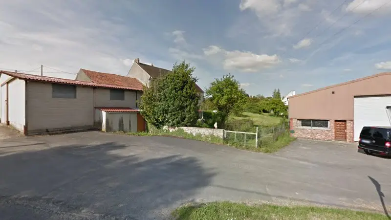 Vue de la rue devant Garage de la Vallée, Azy-sur-Marne