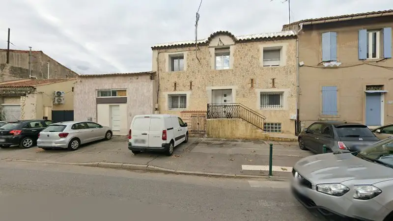 Vue de la rue devant Carrosserie Giovanni, La Penne-sur-Huveaune