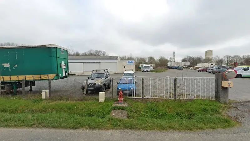 Vue de la rue devant Carrosserie Peyo, Sedzère