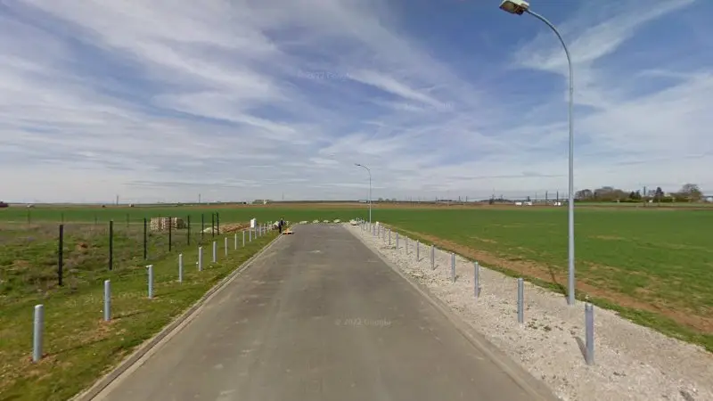 Vue de la rue devant S.N.U.P Sté Nouvelle Usinage Précision, Chevilly