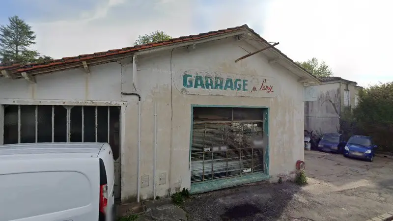 Vue de la rue devant Garage M.Lamy, Coteaux-du-Blanzacais