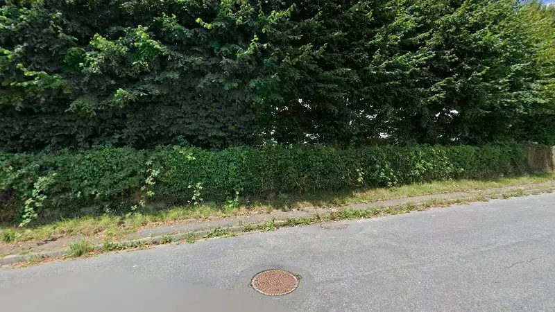 Vue de la rue devant Relais Du Poids Lourd, Yvetot