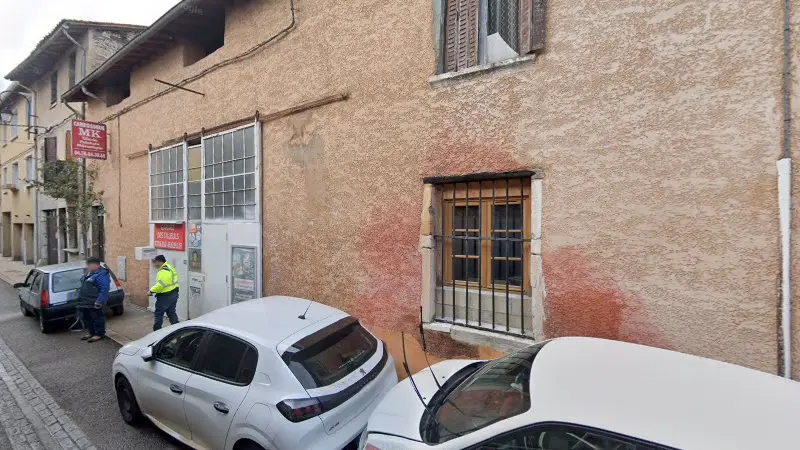 Vue de la rue devant Motrio - Garage des Tilleuls, Montluel