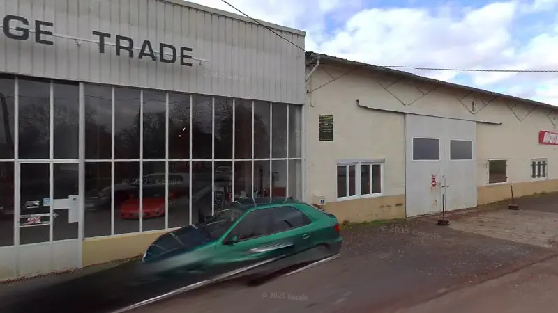 Vue de la rue devant GARAGE TRADE SAS, Saint-Martin-sur-Nohain