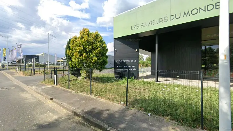 Vue de la rue devant GARAGE INTERSPORT SA, Saint-Cyr-sur-Loire