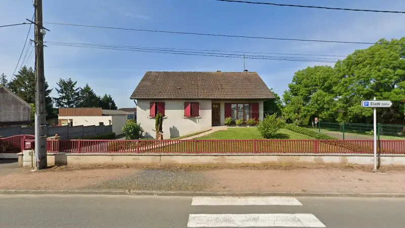 Vue de la rue devant Carrosserie Desfontaines, Paray-le-Monial