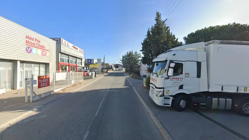 Vue de la rue devant Cannamela Sebastien Andre, Puget-sur-Argens