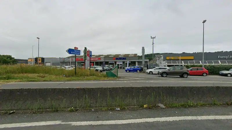 Vue de la rue devant Europ Auto Chevrolet Service Saint-Leonard, Saint-Léonard