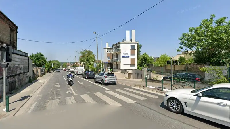 Vue de la rue devant Nopaac Noisy Car Parts Accessories, Noisy-le-Grand