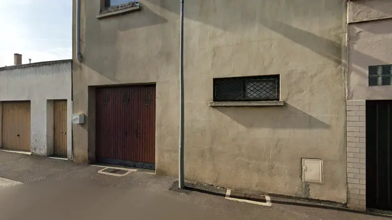 Vue de la rue devant REINERT ALOYSE Spécialiste Porsche, Stiring-Wendel