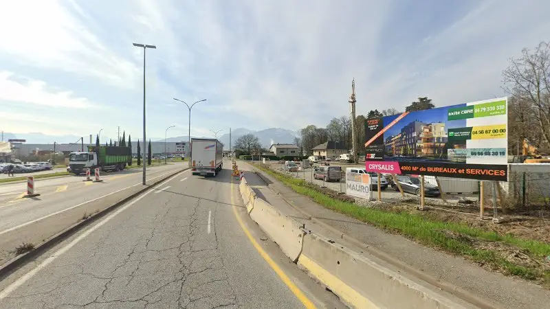 Vue de la rue devant Mécanique Générale Gil Nosjean, La Motte-Servolex