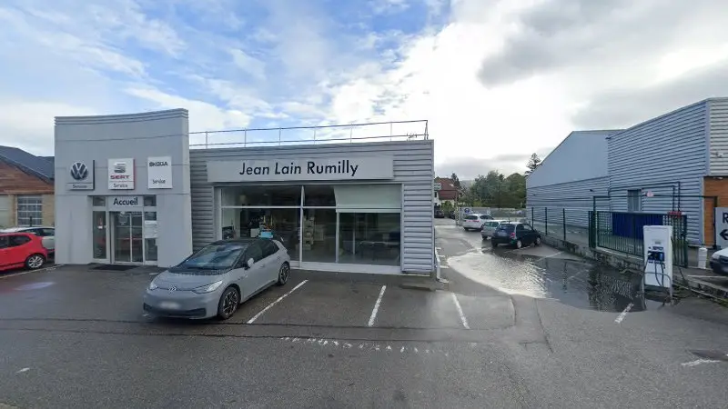 Vue de la rue devant JEAN LAIN AUTOMOBILES SEYNOD SA Volkswagen, Rumilly