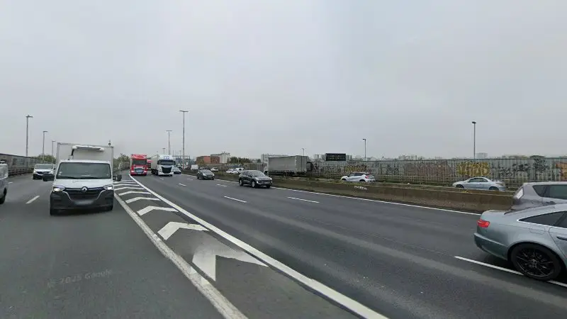 Vue de la rue devant EPAVISTE AGRÉE VHU, Noisy-le-Sec
