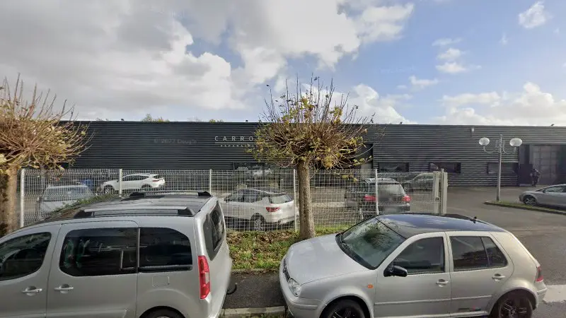Vue de la rue devant Carrosserie Volkswagen SEAT ŠKODA Orvault - VGRF Grand Ouest, Orvault