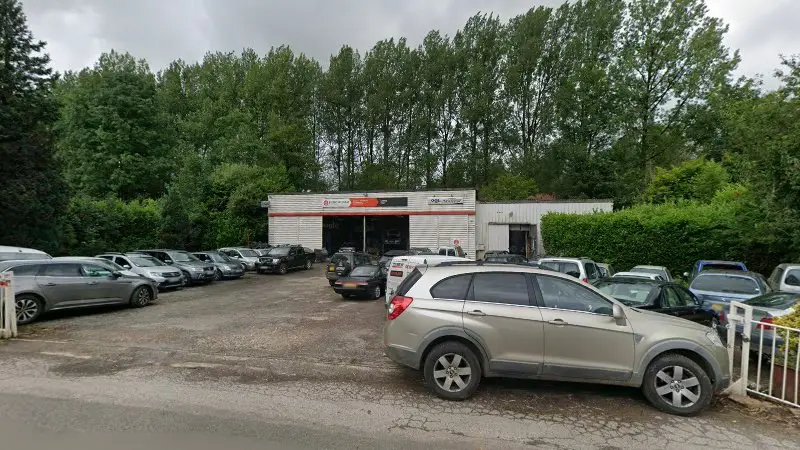 Vue de la rue devant Eurorepar Garage Tiret, Torcy