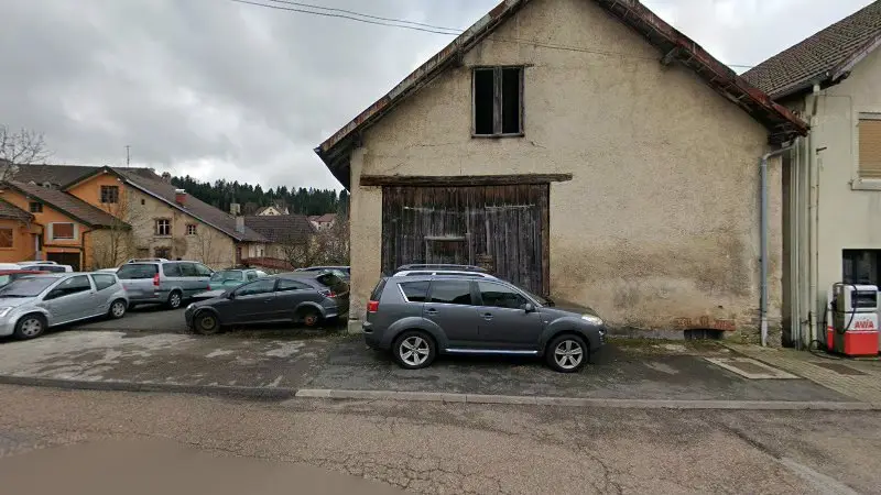 Vue de la rue devant Eurorepar Garage Boibessot, Maîche