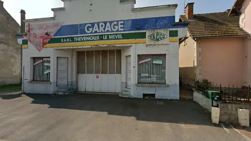 Vue de la rue devant Garage S.A.R.L. Thevenoux - Le Mevel, Boucé