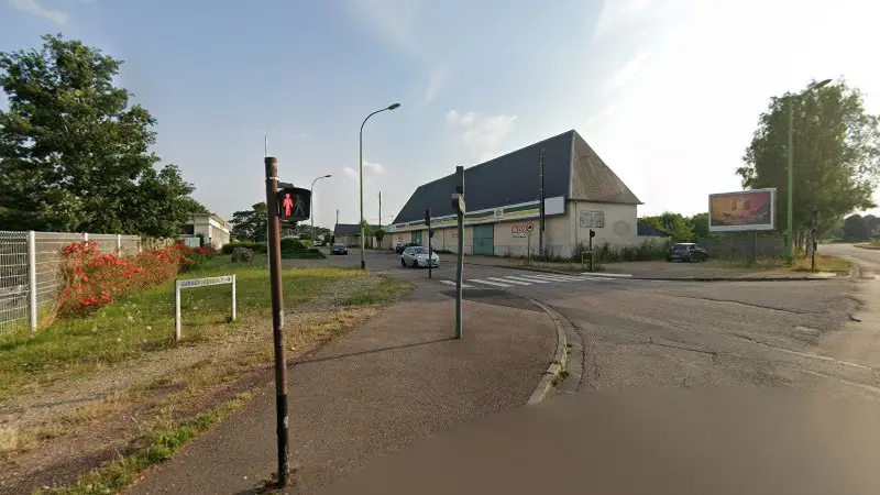 Vue de la rue devant Garage de la Ferme, Saint-Étienne-du-Rouvray
