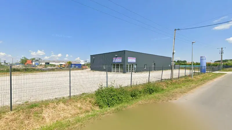 Vue de la rue devant AXIAL - CARROSSERIE DE LA GARE, Nogent-le-Roi