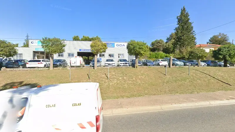 Vue de la rue devant TOP CARROSSERIE - GREGNANIN DAVID AUTOMOBILE, Vic-Fezensac