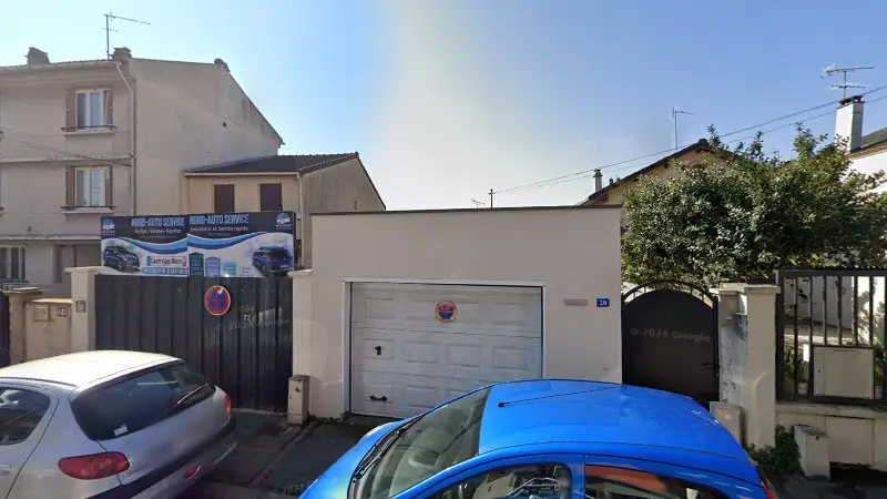 Vue de la rue devant Garage Green recycl’auto 93, Montreuil