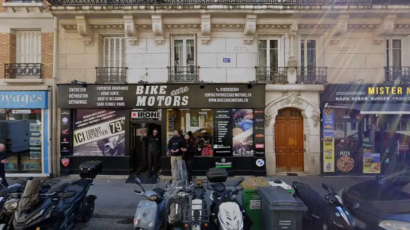 Vue de la rue devant Buy Occaz BCM | Rachat/Reprise de scooters et motos à Paris, Paris