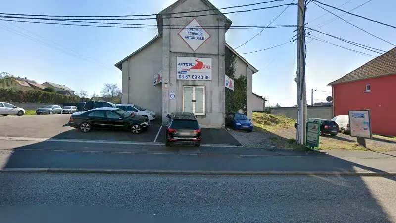 Vue de la rue devant Contrôle Technique Diagnosur Puttelange Aux Lacs, Puttelange-aux-Lacs