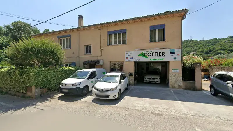 Vue de la rue devant Carrosserie Scoffier, Cagnes-sur-Mer