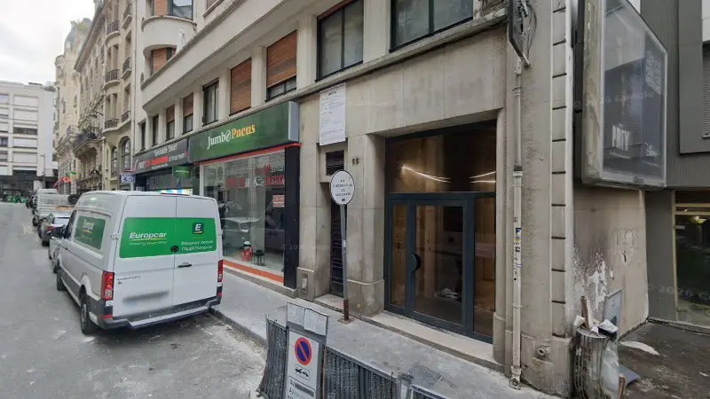 Vue de la rue devant Garage Automobile Français, Paris