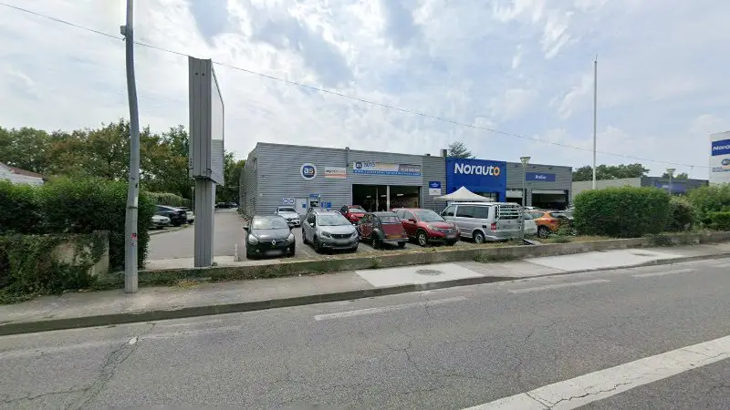 Vue de la rue devant NG Développement et Services, Saint-Orens-de-Gameville