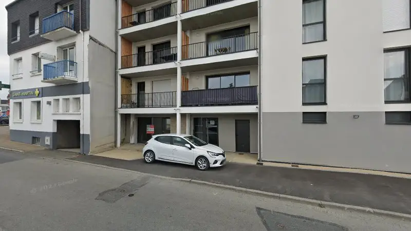 Vue de la rue devant Garage Argouarch, Saint-Martin-des-Champs