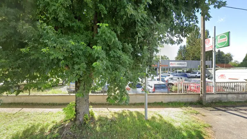 Vue de la rue devant Euro Repar, Vouziers