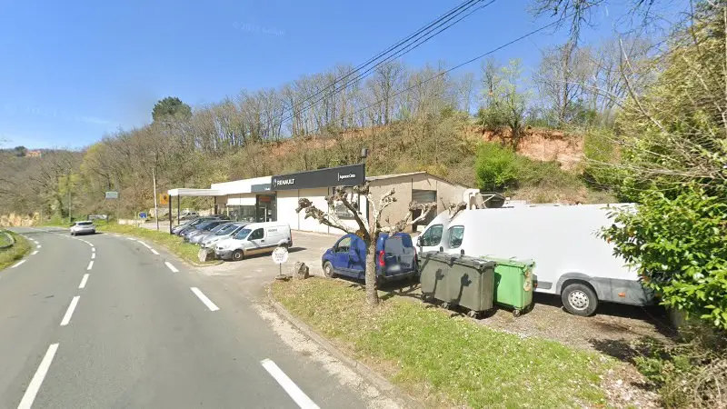Vue de la rue devant Garage Cros - specialiste RENAULT, Puy-l'Évêque