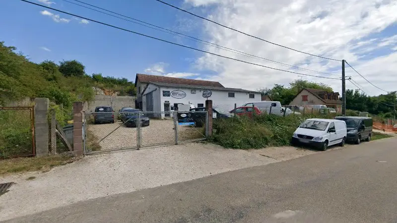 Vue de la rue devant Garage REV'AUTO, Villiers-Louis