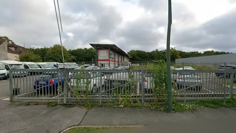 Vue de la rue devant France Service Automobile Ozoir-la-Ferrière, Ozoir-la-Ferrière