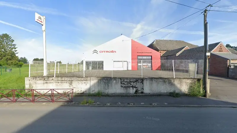 Vue de la rue devant EUROREPAR CAR SERVICE NOUVEAU GARAGE DE LA CHAUSSEE, Bavay