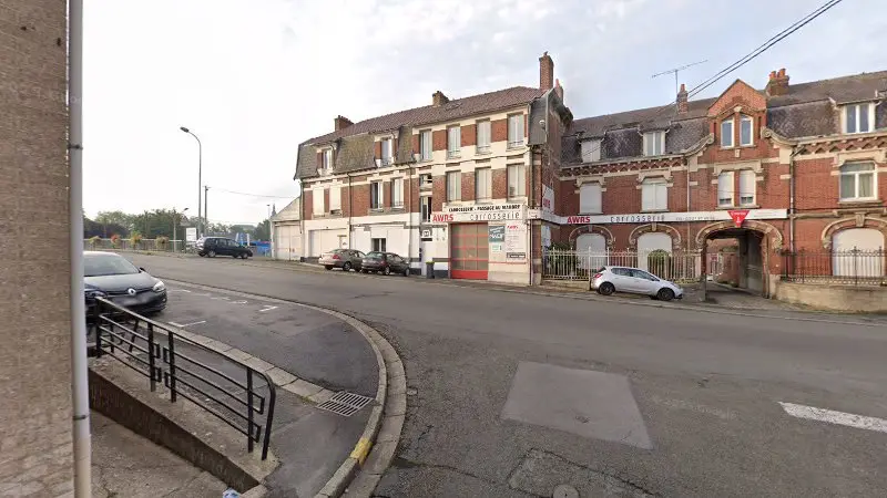 Vue de la rue devant Awrs Carrosserie SARL, Cambrai