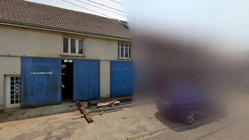 Vue de la rue devant Plottey Usinage, Velesmes-Échevanne