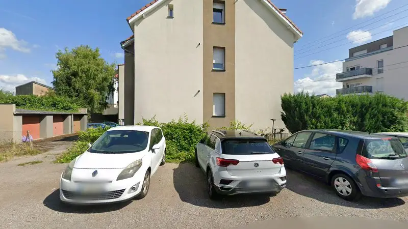 Vue de la rue devant Lux Pneu - Pneus À Domicile, Thionville
