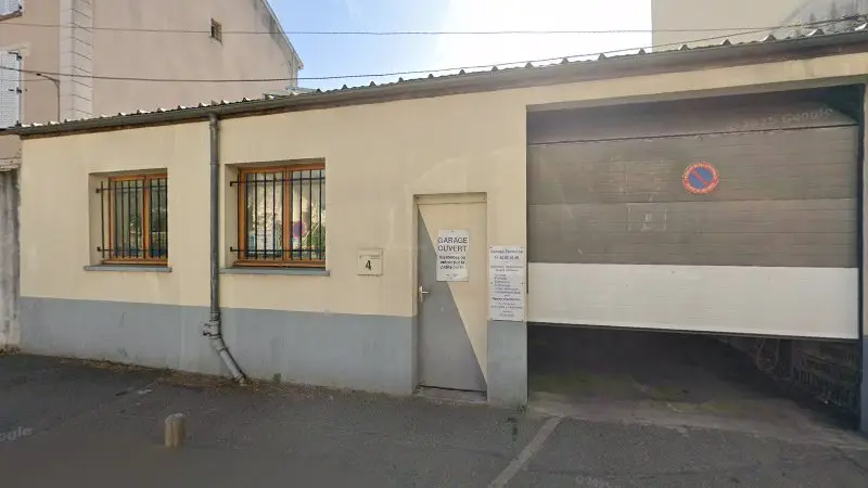 Vue de la rue devant Garage TOVAUTOS, Joinville-le-Pont