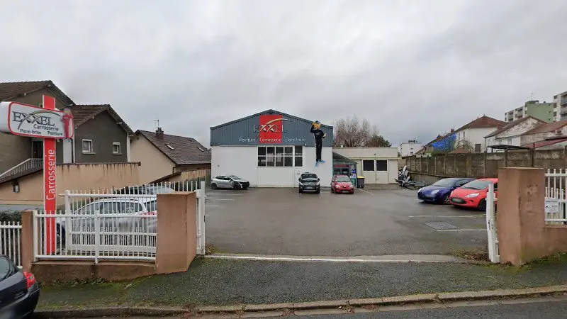 Vue de la rue devant EXXEL Carrosserie, Montceau-les-Mines